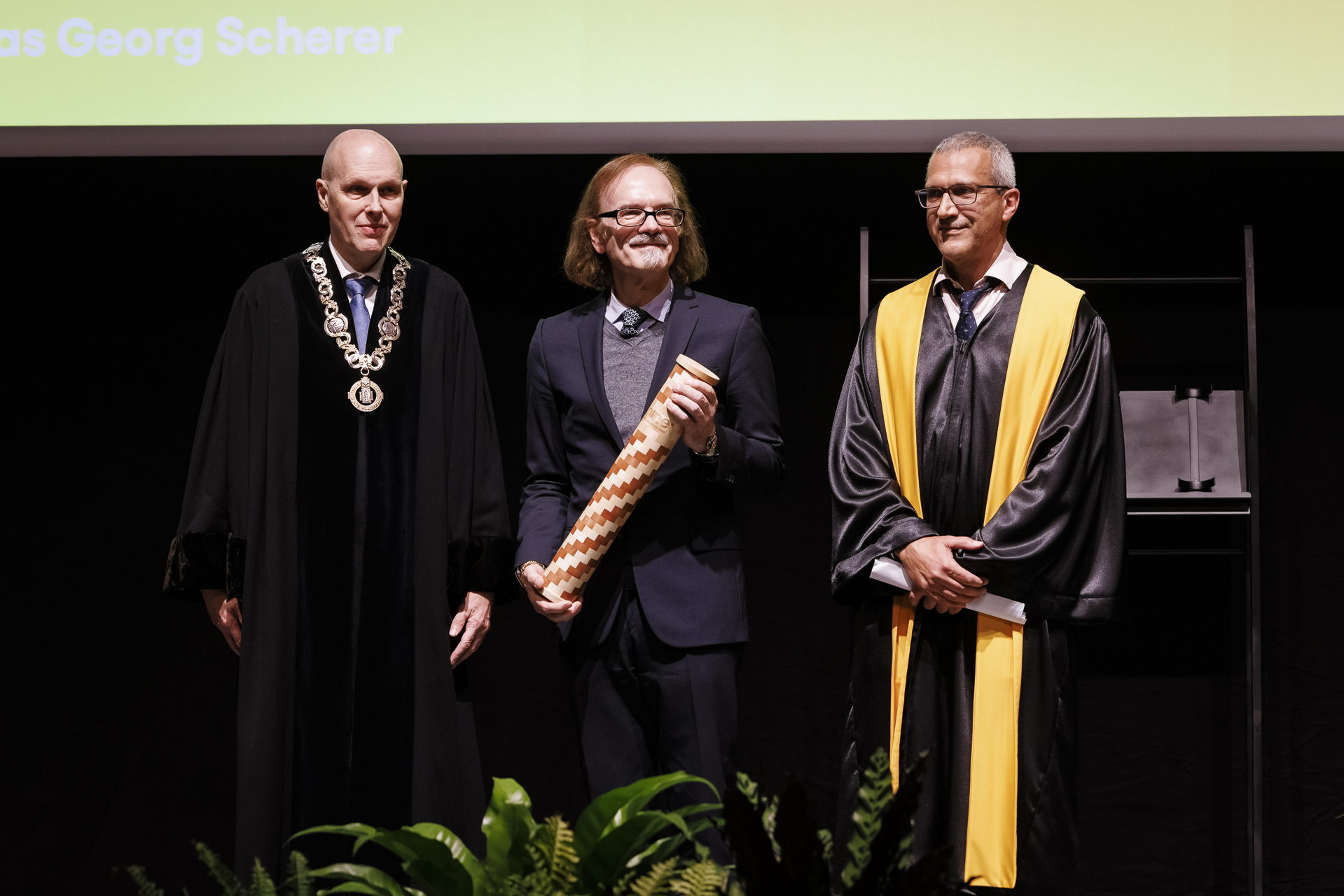 Prof. Andreas Georg Scherer erhält Ehrendoktorat der Universität Neuchâtel