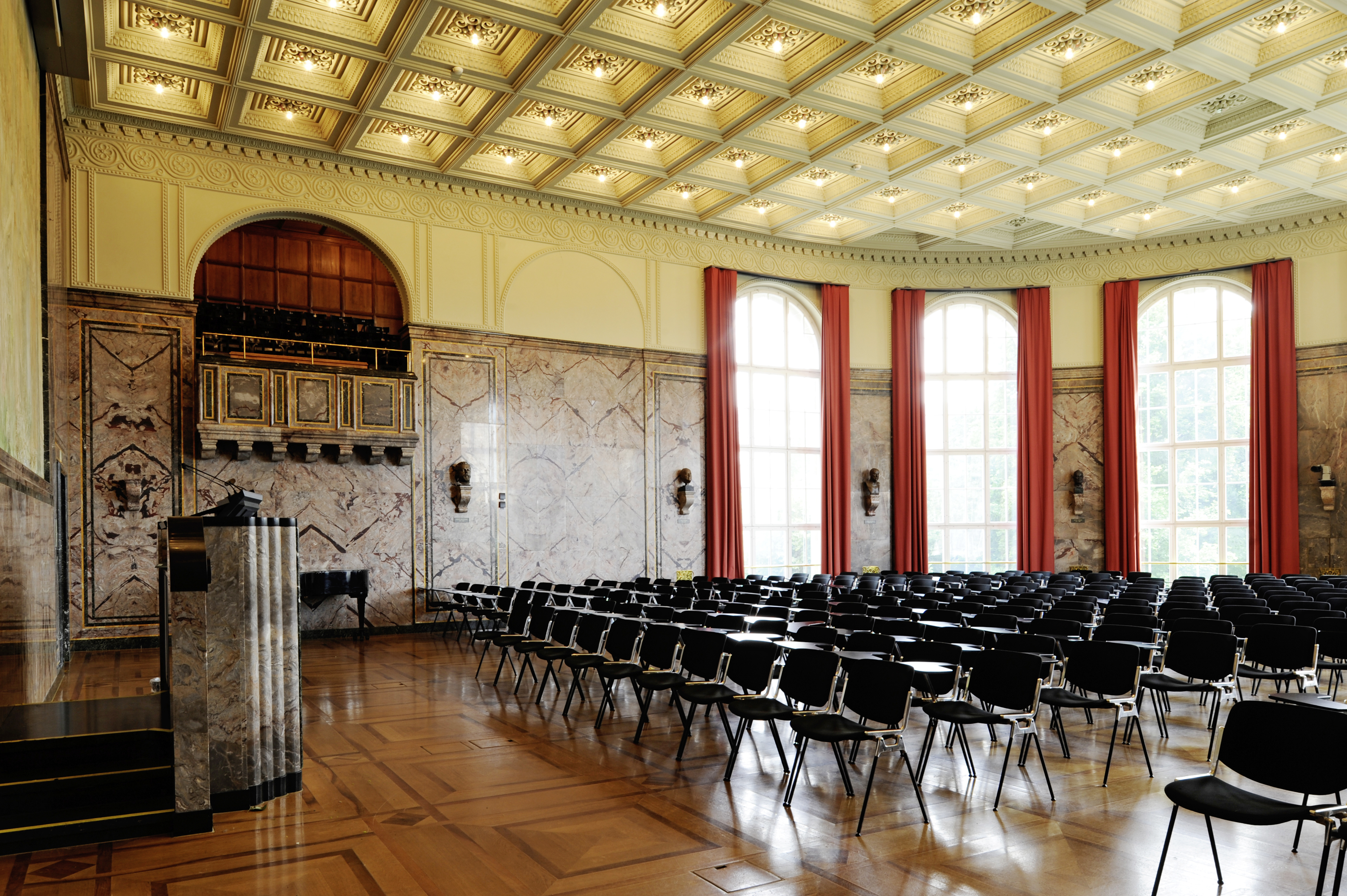 Foto der Aula G201 im Hauptgebäude der Universität Zürich